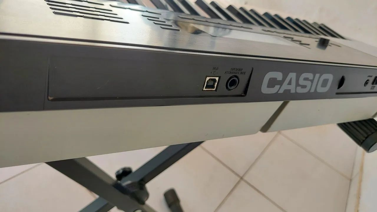 Teclado Casio CTK 4200 - Teclas sensíveis e com suporte