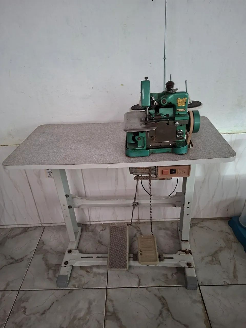 Vendo máquina overlok semi industrial dustrial