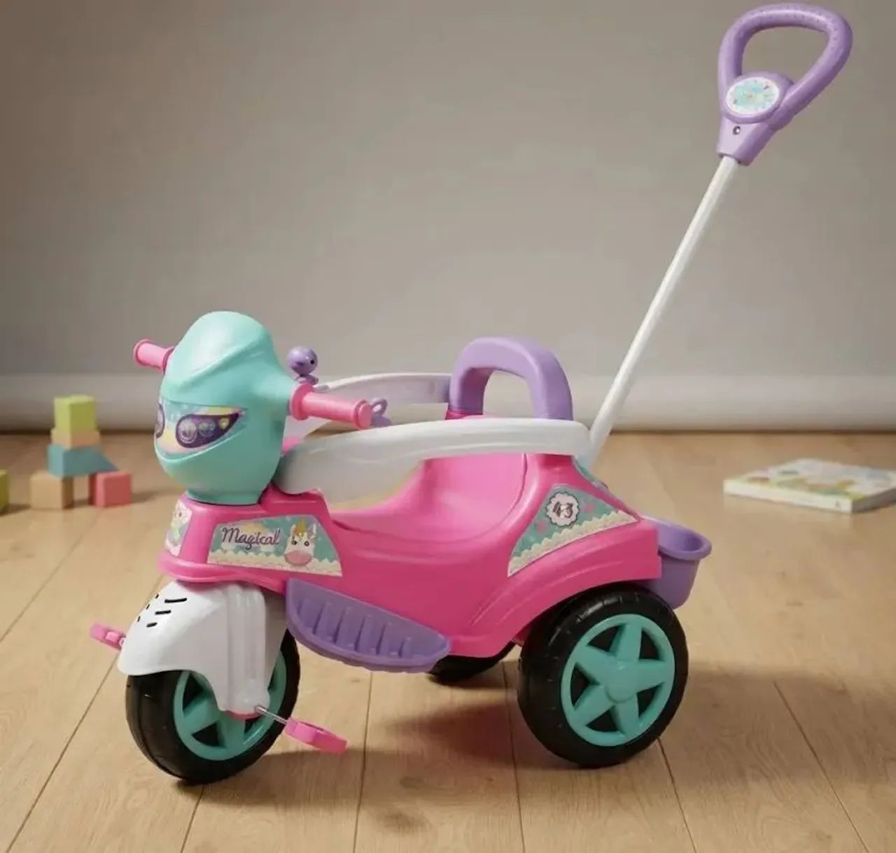 Triciclo menina