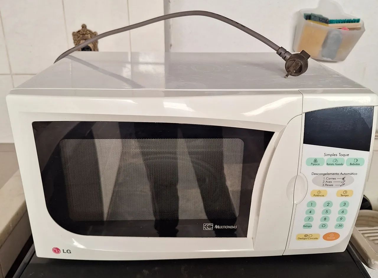 Micro-Ondas LG modelo MS74ML 20L 