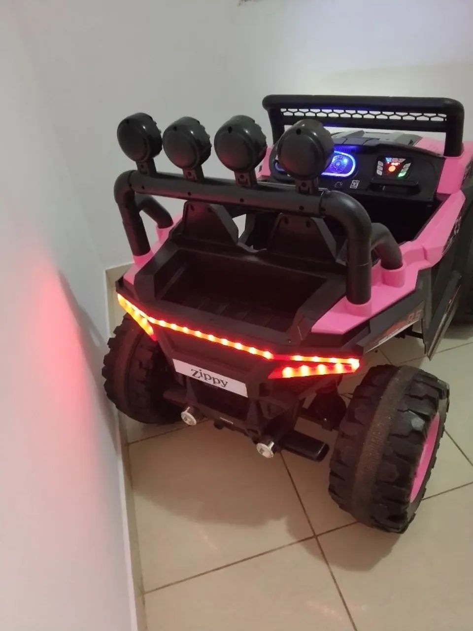 Carrinho elétrico de menina novo