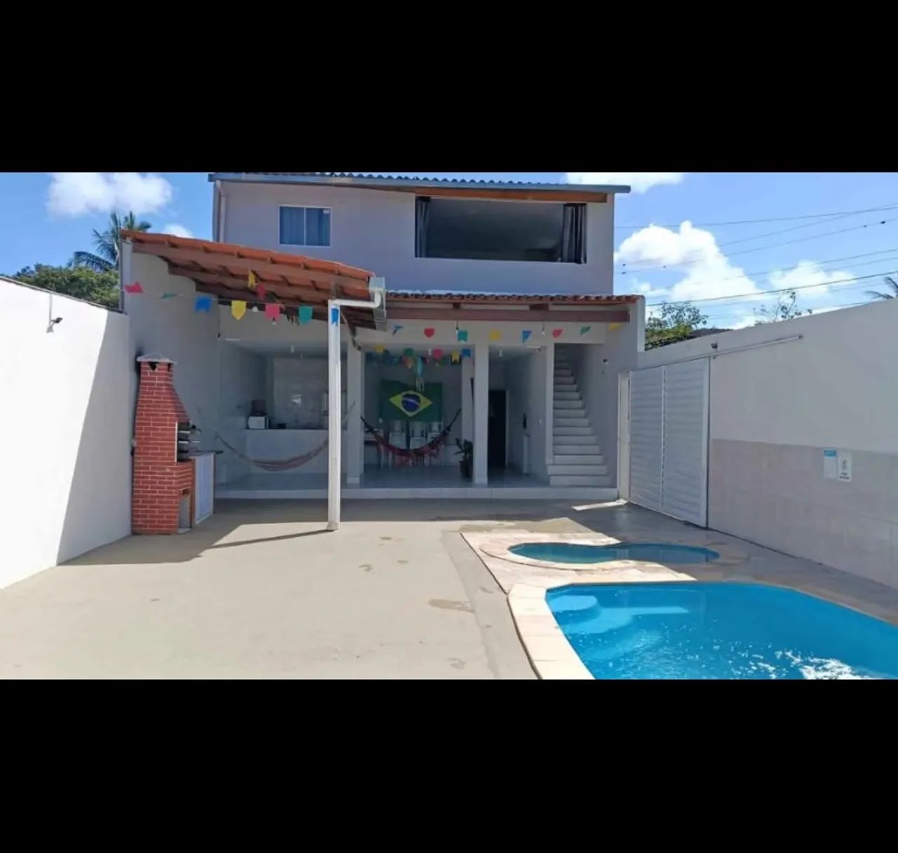 Área de lazer com piscina