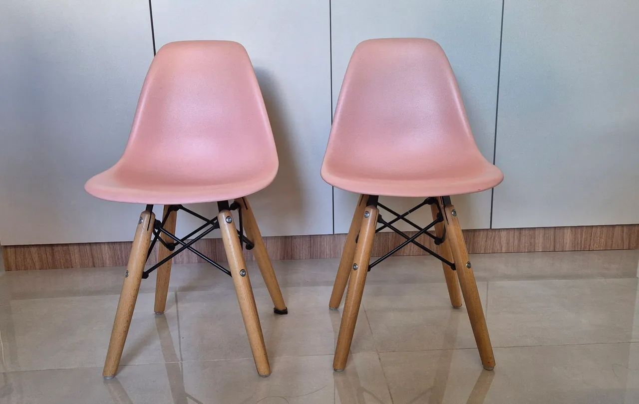 Cadeira Infantil Eames Eiffel Rosa - Ótimo estado - Foto 2
