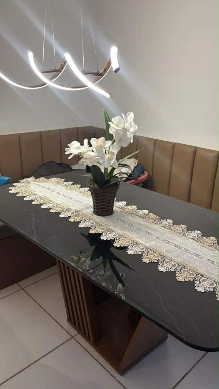 Mesa com base madeira e tampo de vidro laqueado  - Foto 4