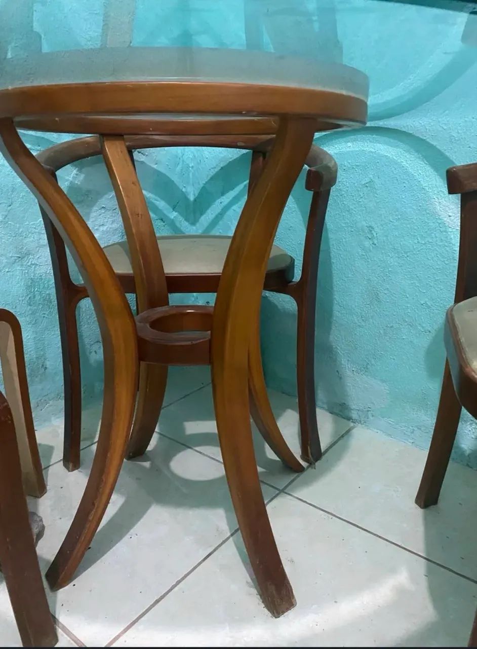 Mesa com quatro cadeira  - Foto 5