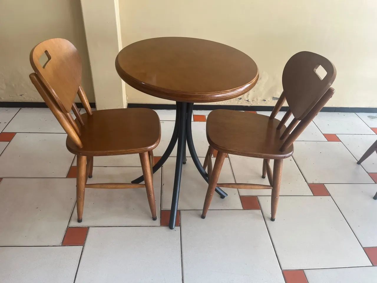 Mesa e cadeira de madeira  - Foto 4