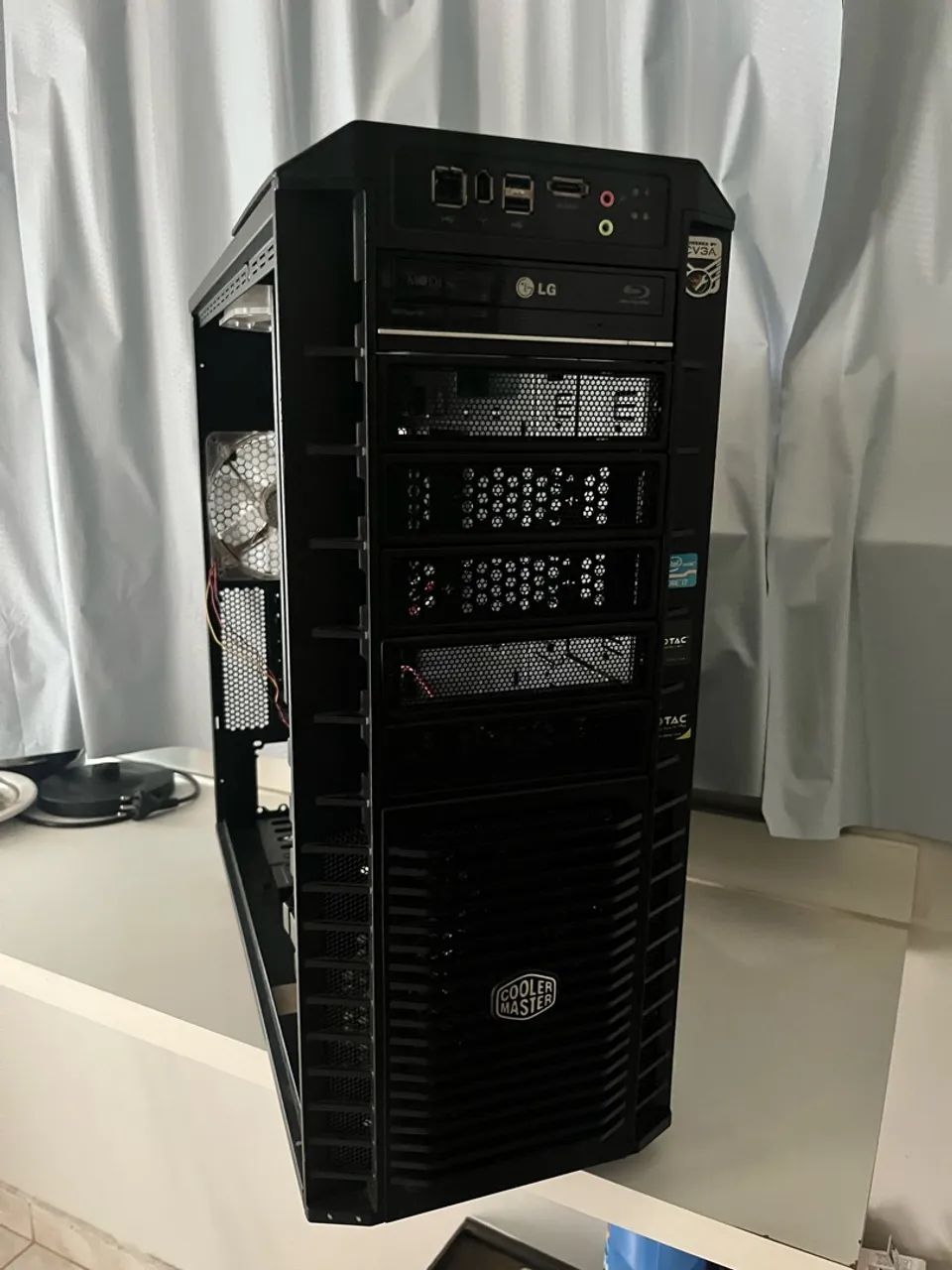 Gabinete HAF 932. Cooler master V10 - Foto 2