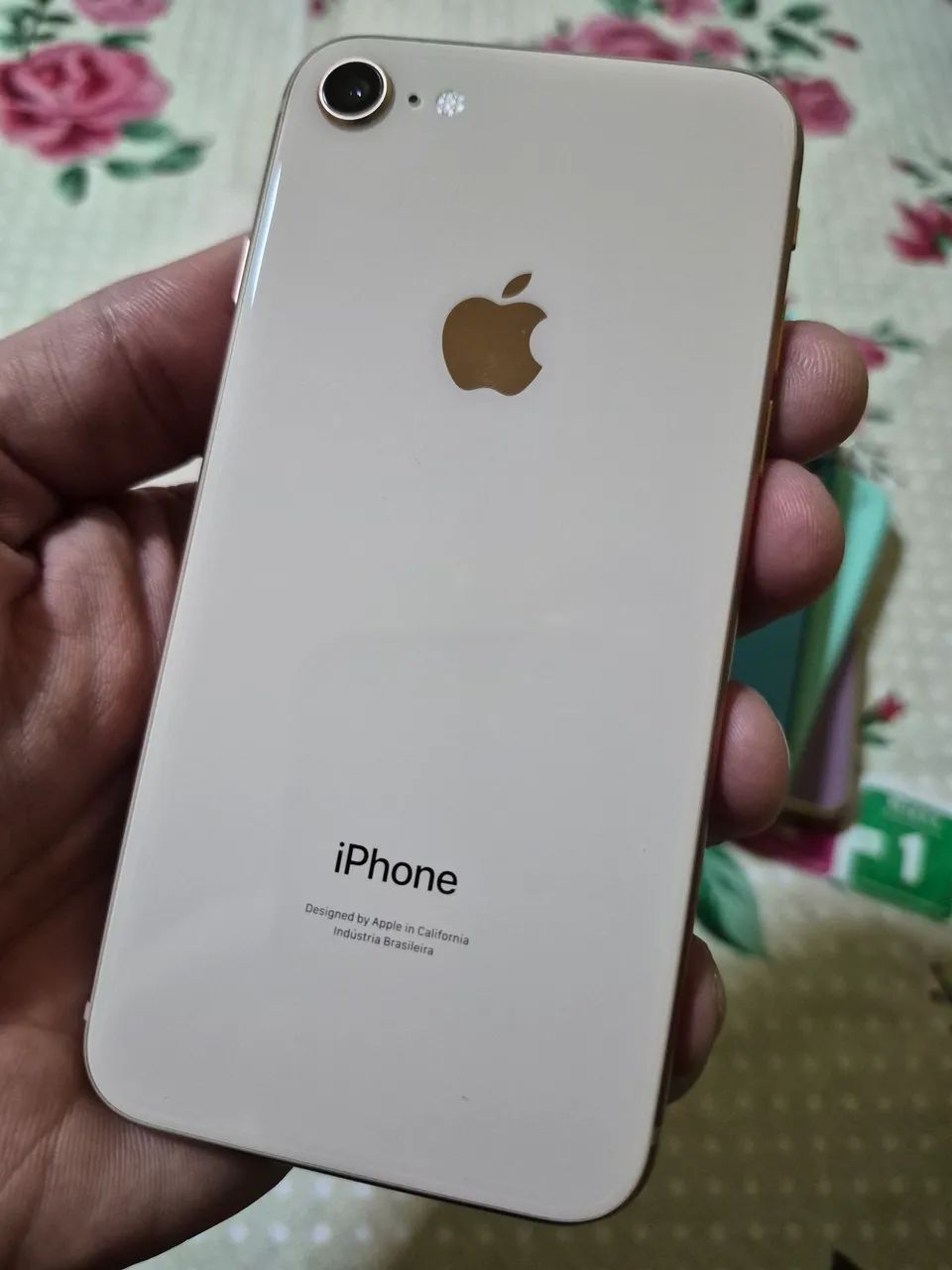 iPhone 8 64GB com caixa, carregador e capinhas  - Foto 5