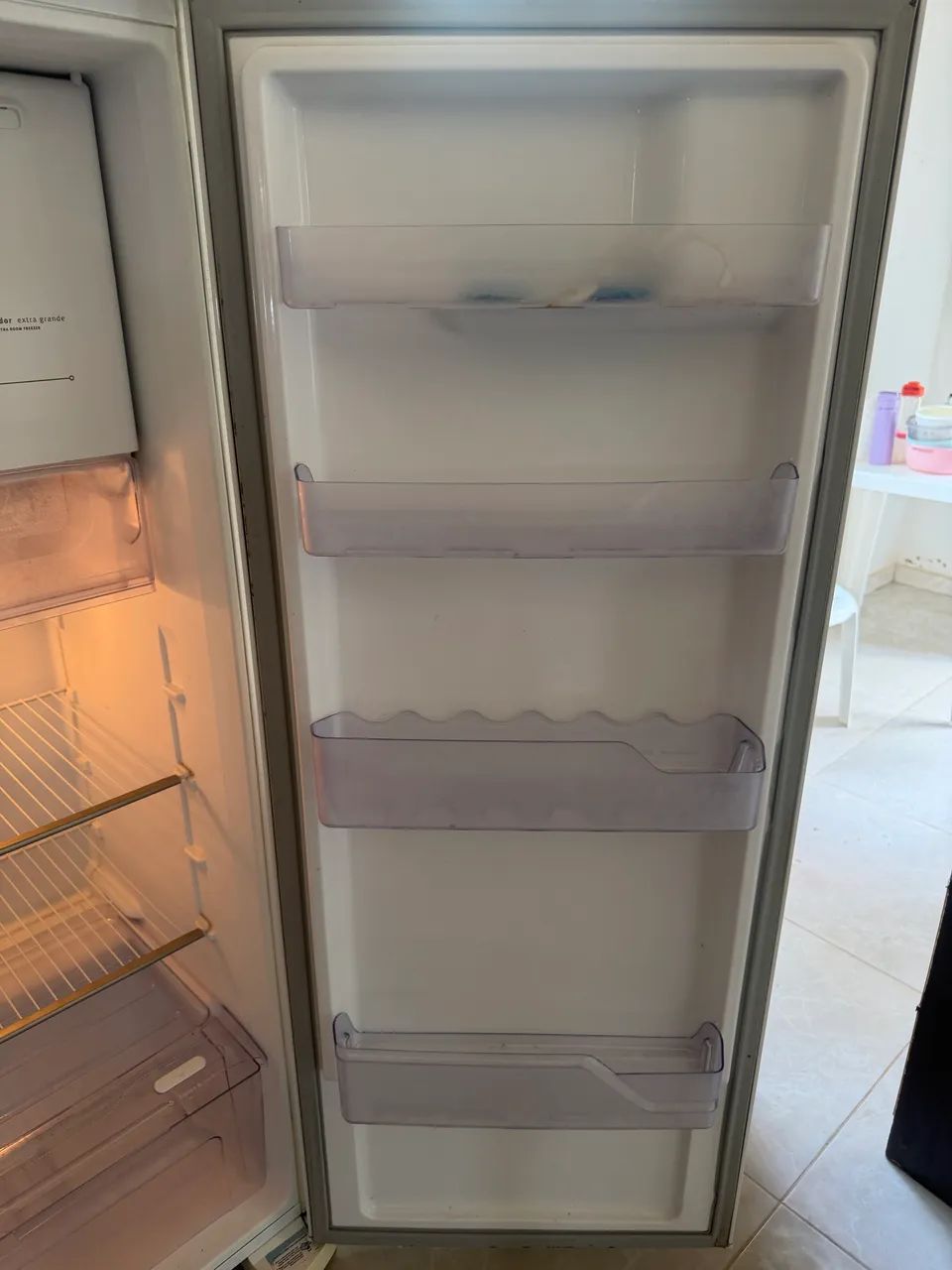 Vende geladeira frost  free, funcionando perfeitamente  - Foto 3