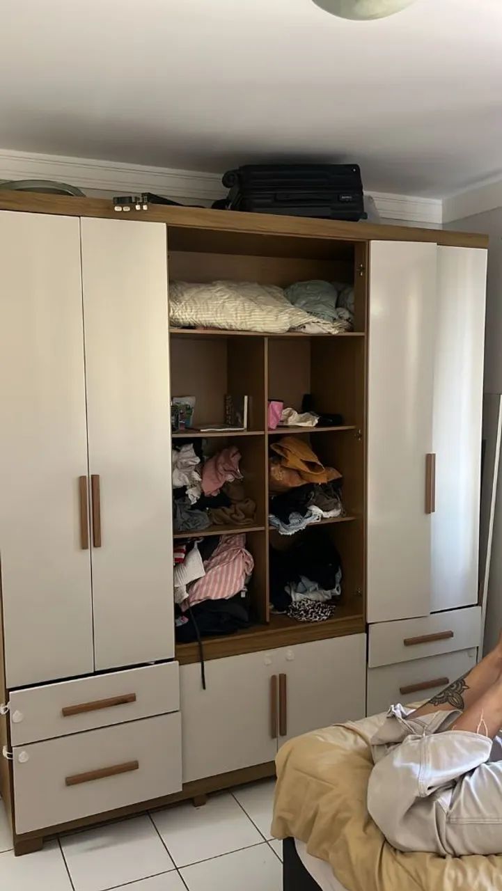GUARDA ROUPA SEIS PORTAS 