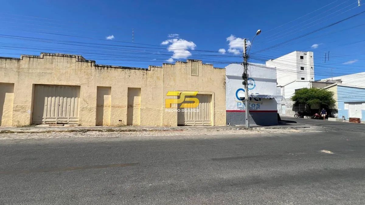 Área de Esquina com Casa e Pontos Comerciais à Venda no Centro de Patos  PB - Foto 5