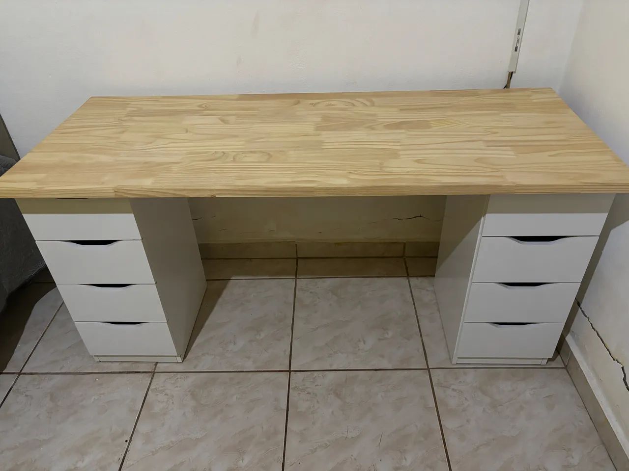 Mesa de escritório com gaveteiros 