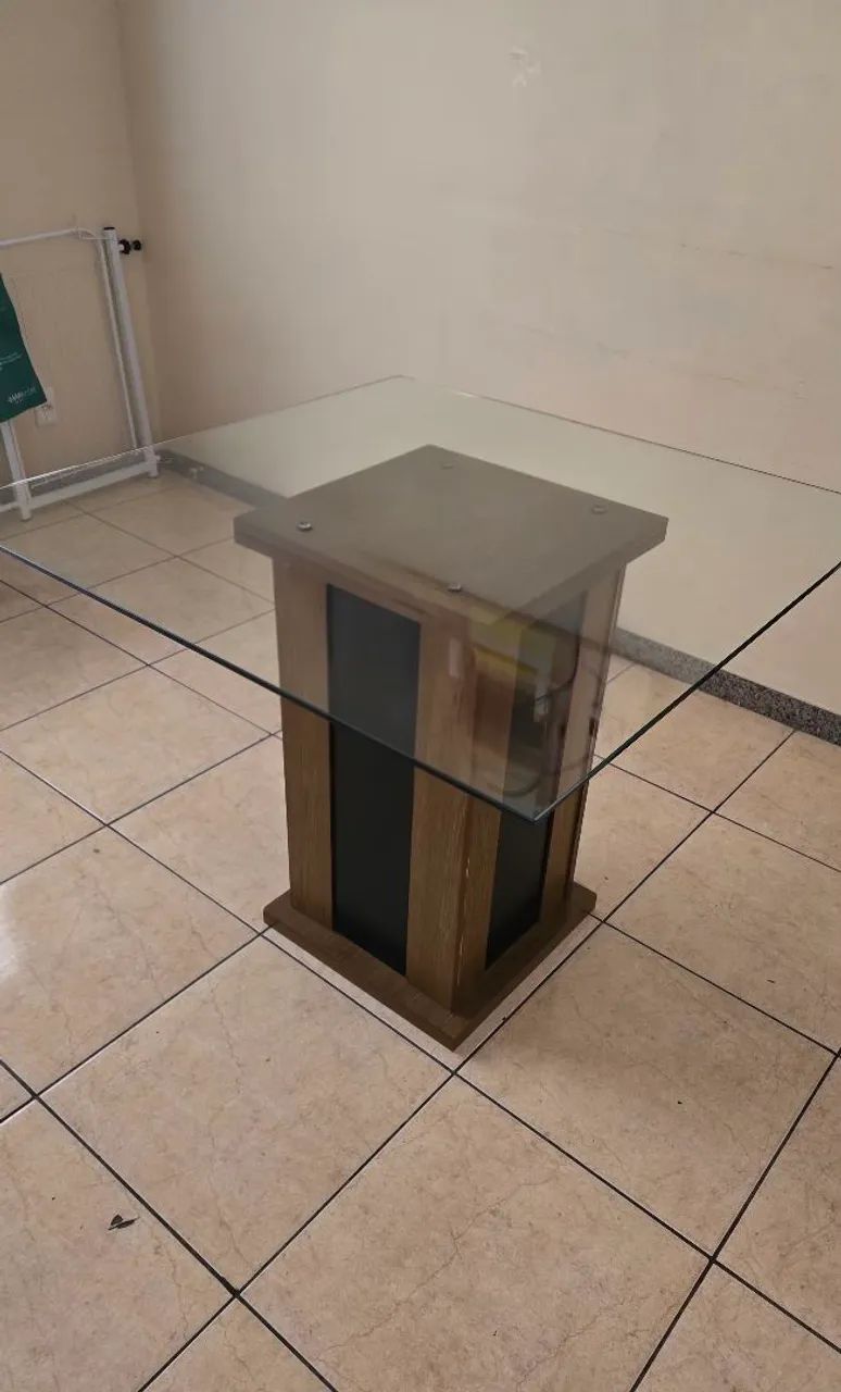 Mesa com Tampo de Vidro 