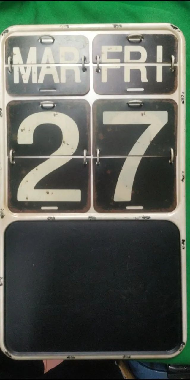 CALENDÁRIO ANTIGO EM LATÃO 
