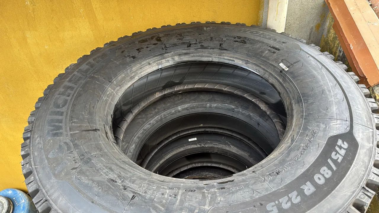 Pneu Michelin 275 borrachudo - Foto 8