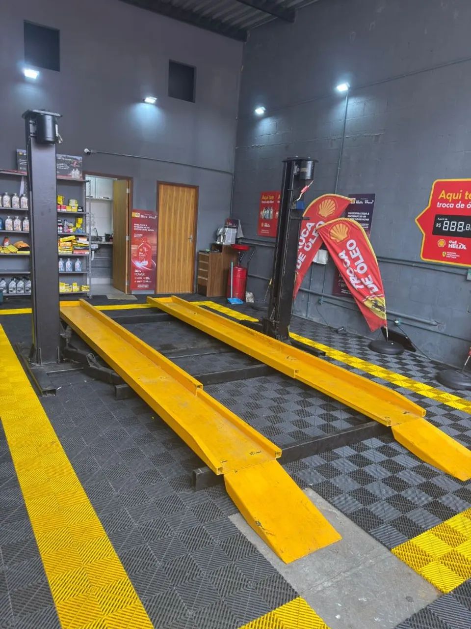 Elevador 4 toneladas em perfeito estado de conservação 