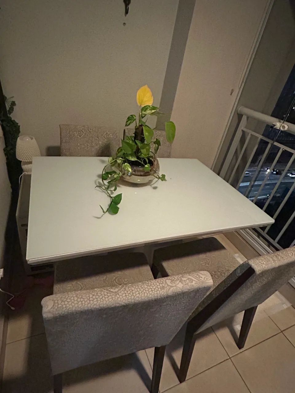 Mesa com 4 cadeiras  - Foto 2