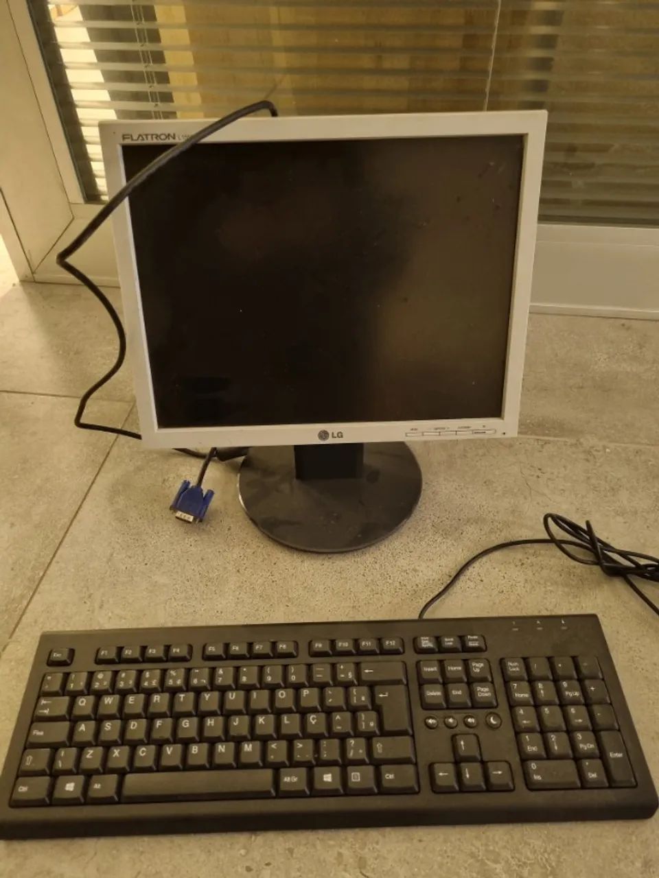 Monitor LG e teclado - Foto 3