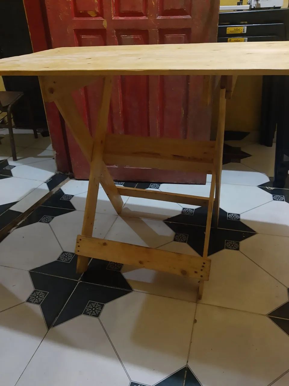 Mesa dobrável de madeira 
