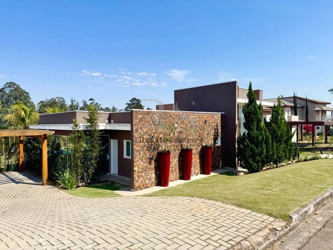 CASA TÉRREA MOBILIADA E DECORADA , COM 4 SUÍTES E PISCINA, INHANDJARA