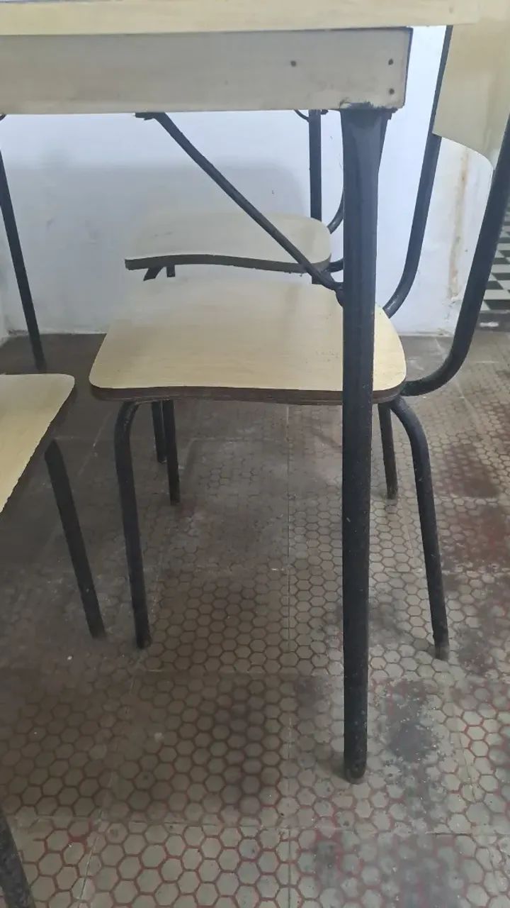 Mesa quadrada com estrutura de ferro  - Foto 2