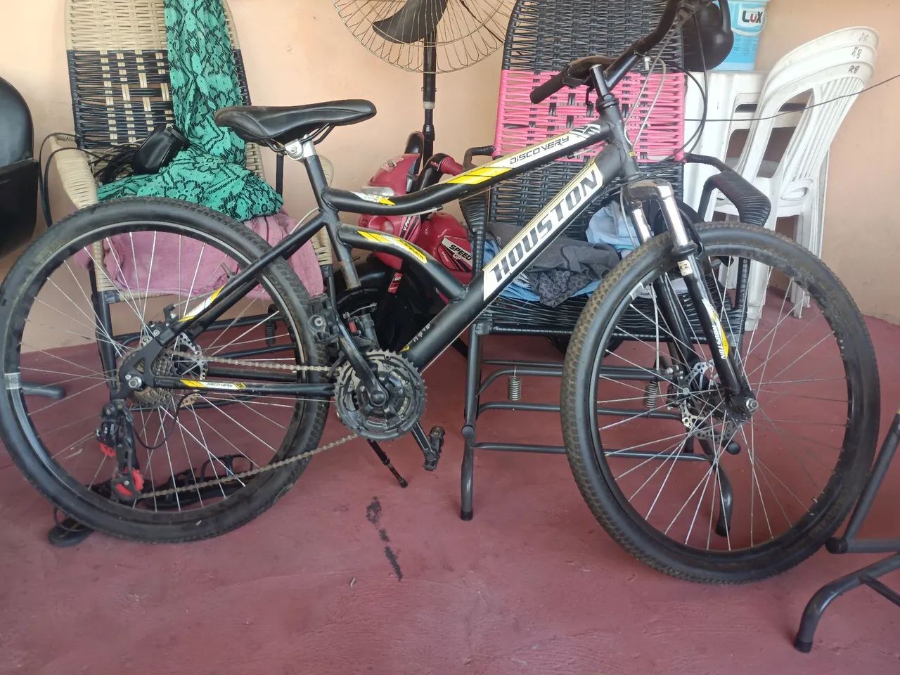 VENDO BICICLETA COM FREIO A DISCO SEMI NOVA - Foto 2