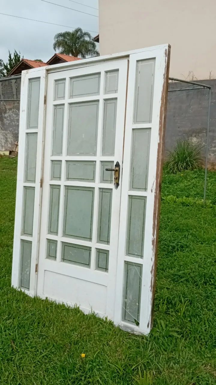 Vende se portas. 