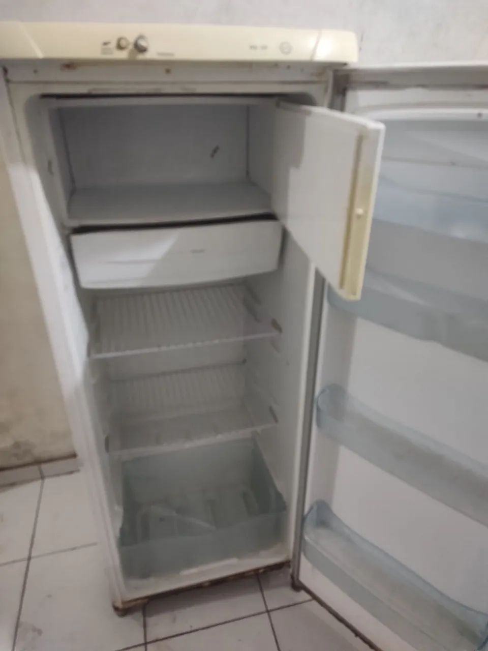 Geladeira Eletrolux 280 litros  - Foto 3