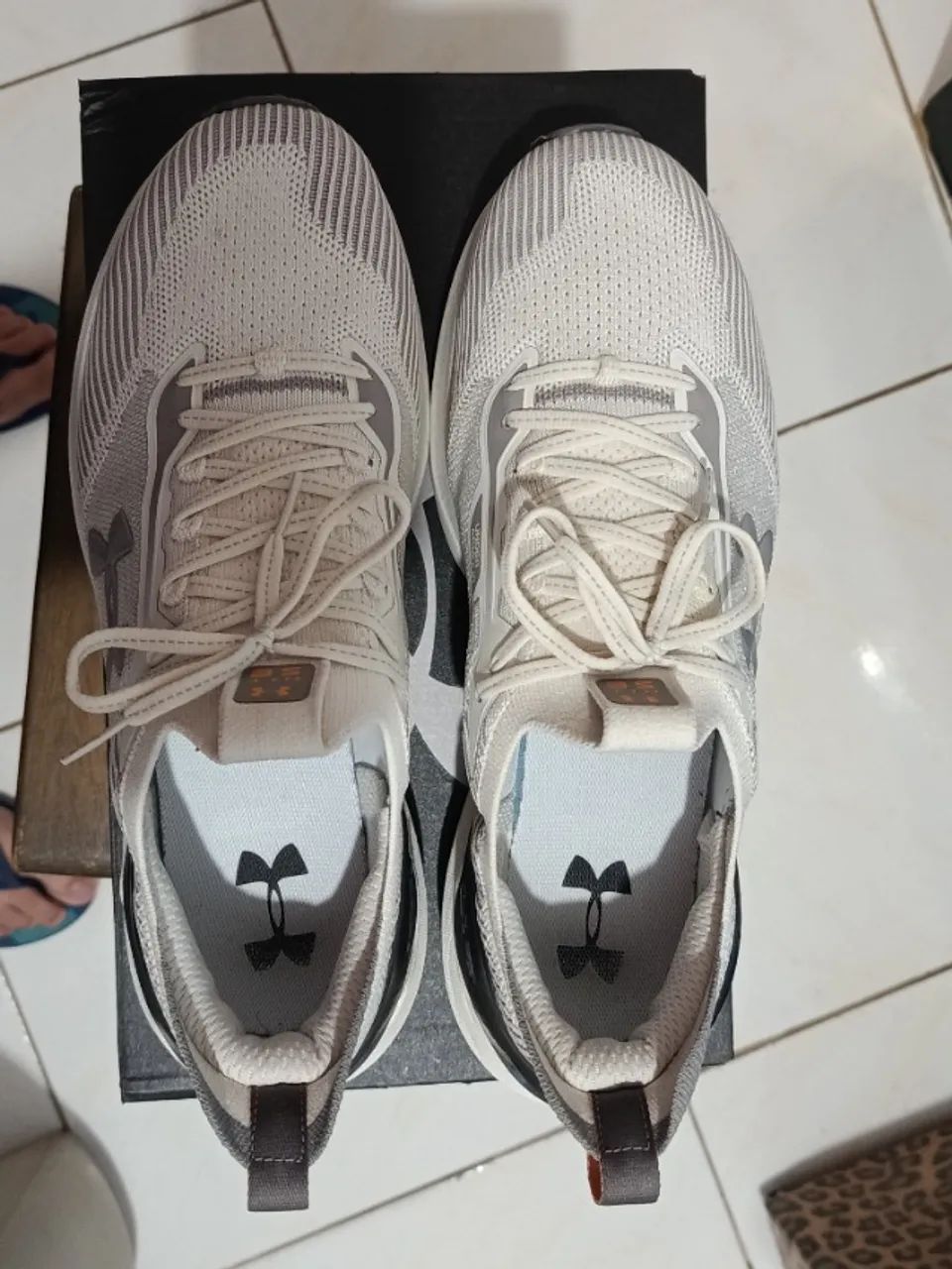 Tênis Under Armour Charged Hit SE - Foto 3