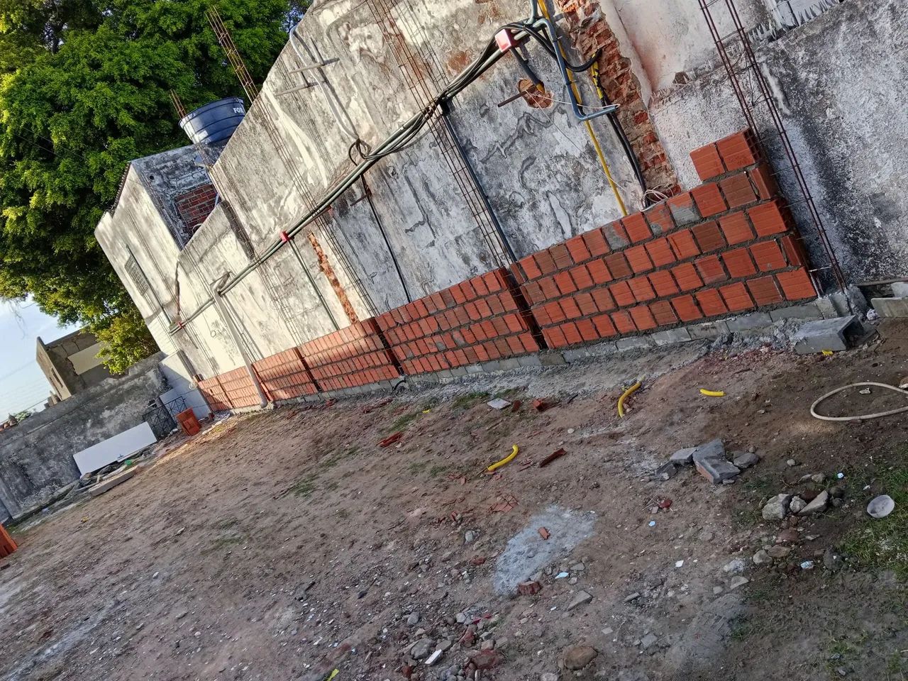 Pedreiro disponível 