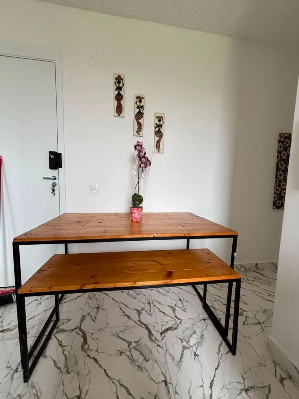 Mesa e banco de Madeira 