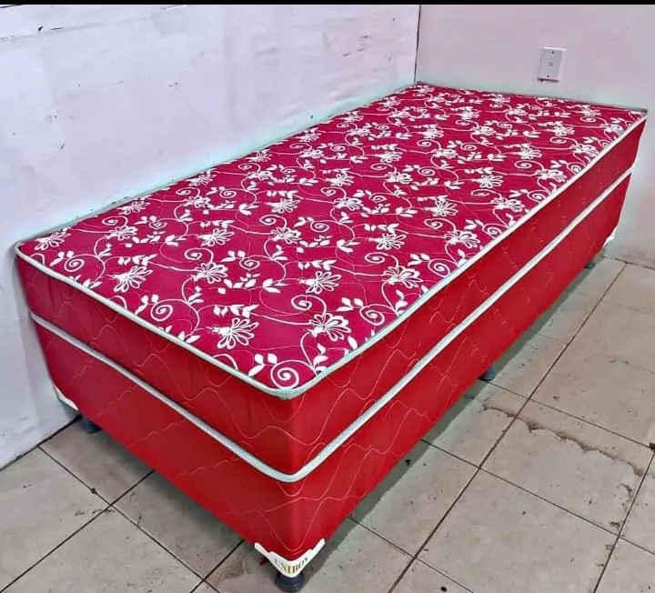 CAMA DE SOLTEIRO NO PLÁSTICO 
