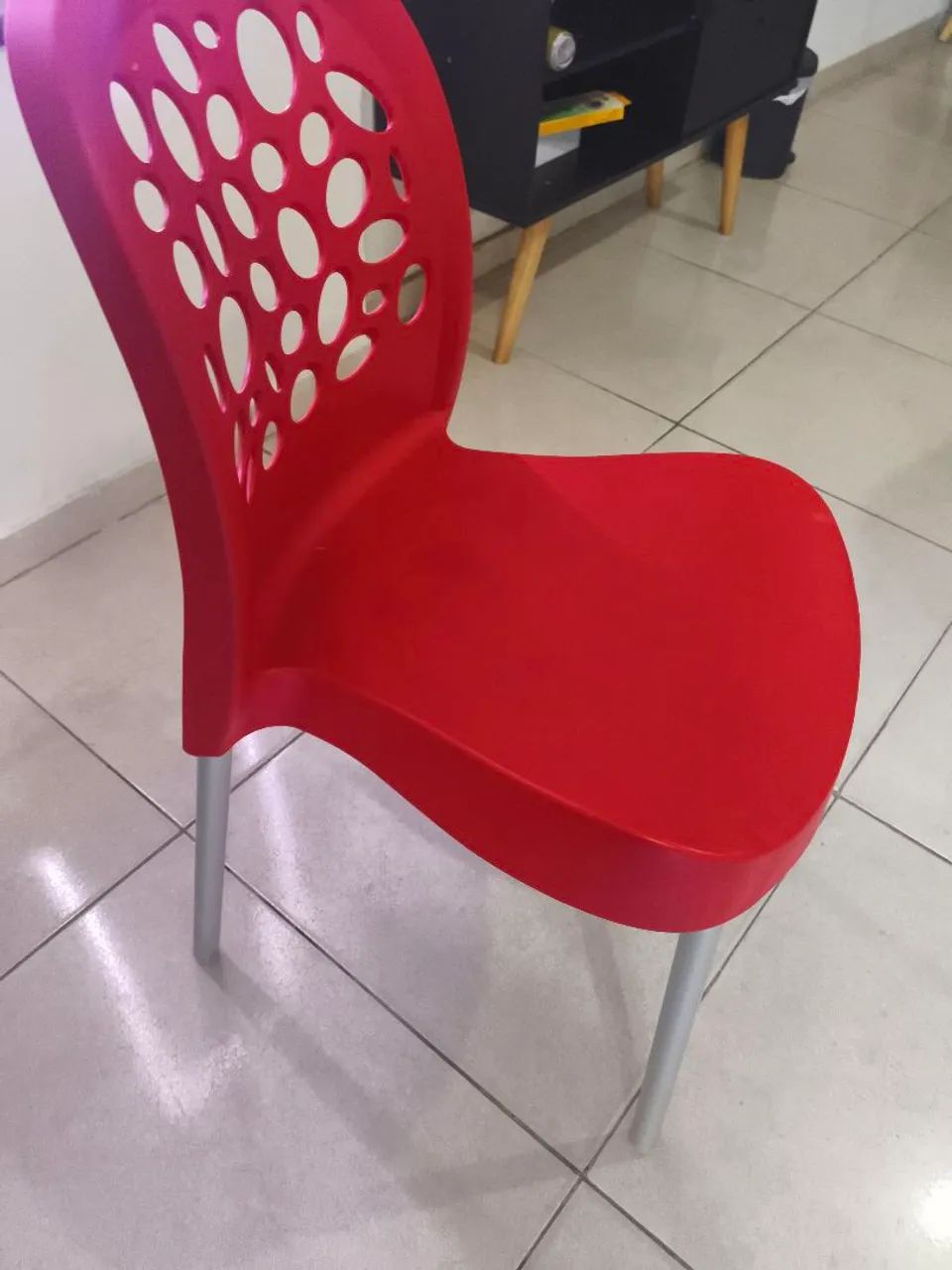 Cadeiras vermelha com prata  - Foto 2