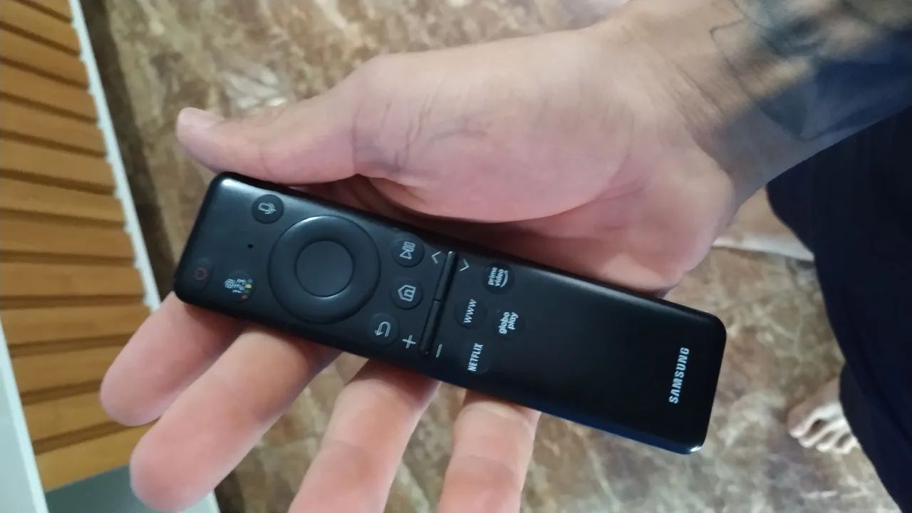 Vendo televisão 65 polegadas zerada, acompanha controle original - Foto 3