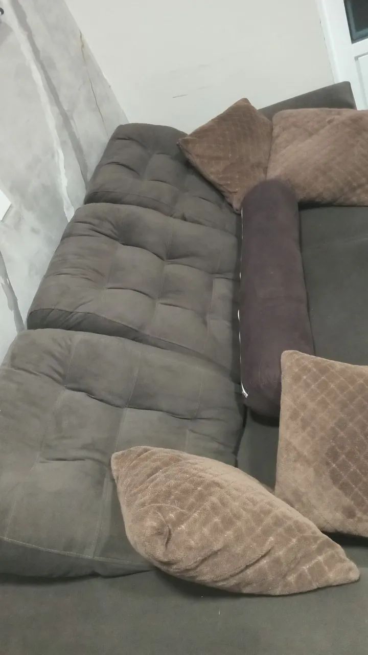 Vendo um sofá retrátil e uma geladeira.  - Foto 2