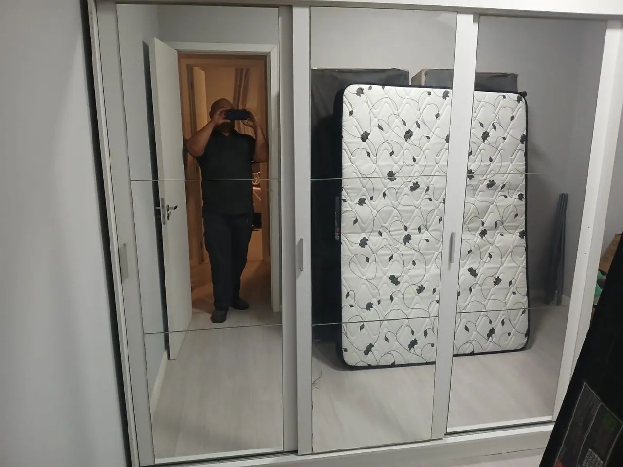 Guarda roupa grande - COM DETALHE - Foto 2