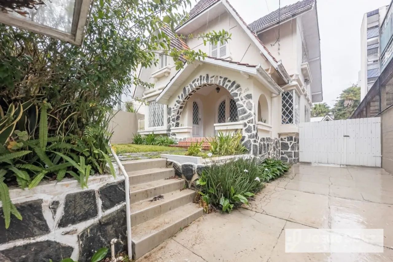 Casa com 238 m² no São Francisco - Foto 2