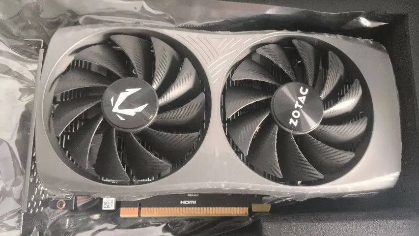 RTX 4060 Zotac 8 Gb - Usada Esporadicamente - Estado de Nova - Na