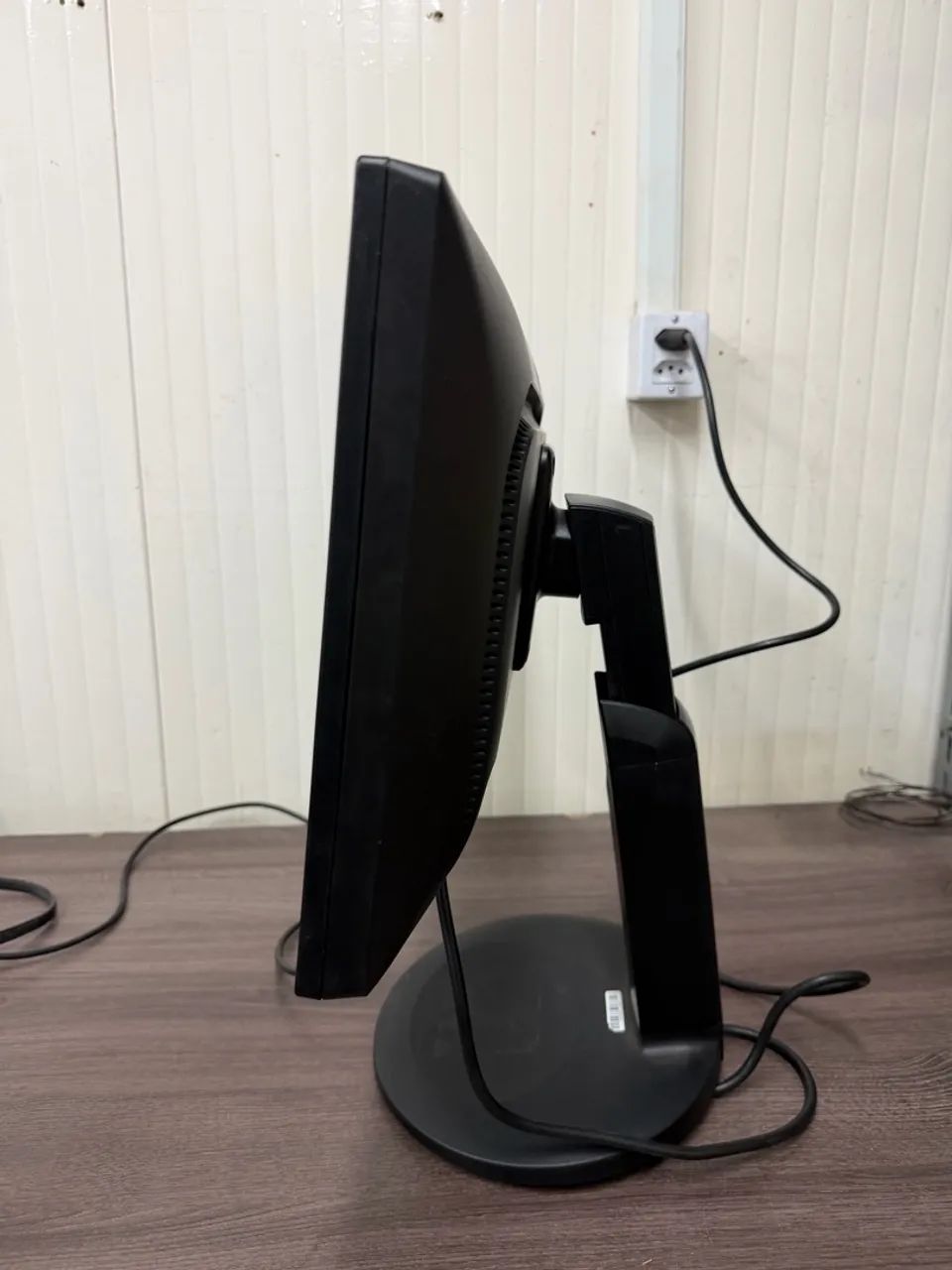Monitor Itautec InfoWay 20? E2011PX com base ajustável e pivot - Foto 2
