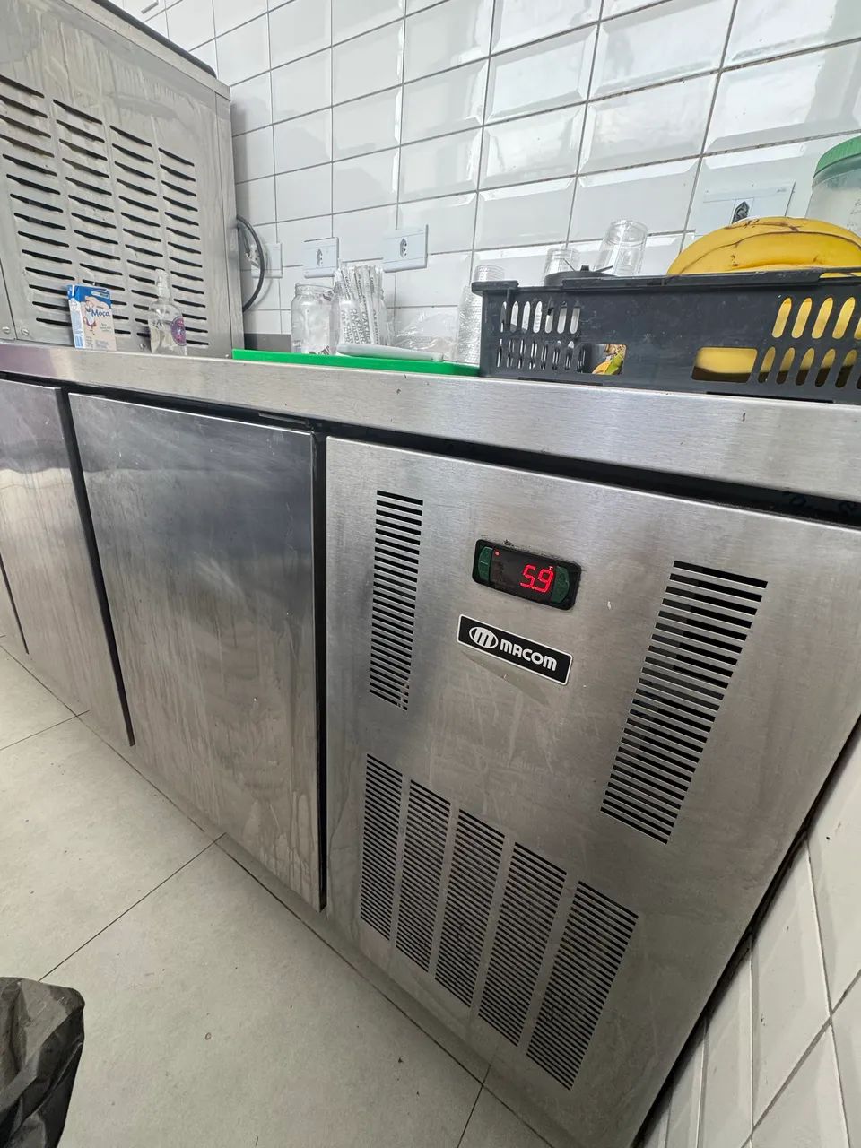 Bancada Refrigerada Macom Inox 4 portas + cuba - Foto 3