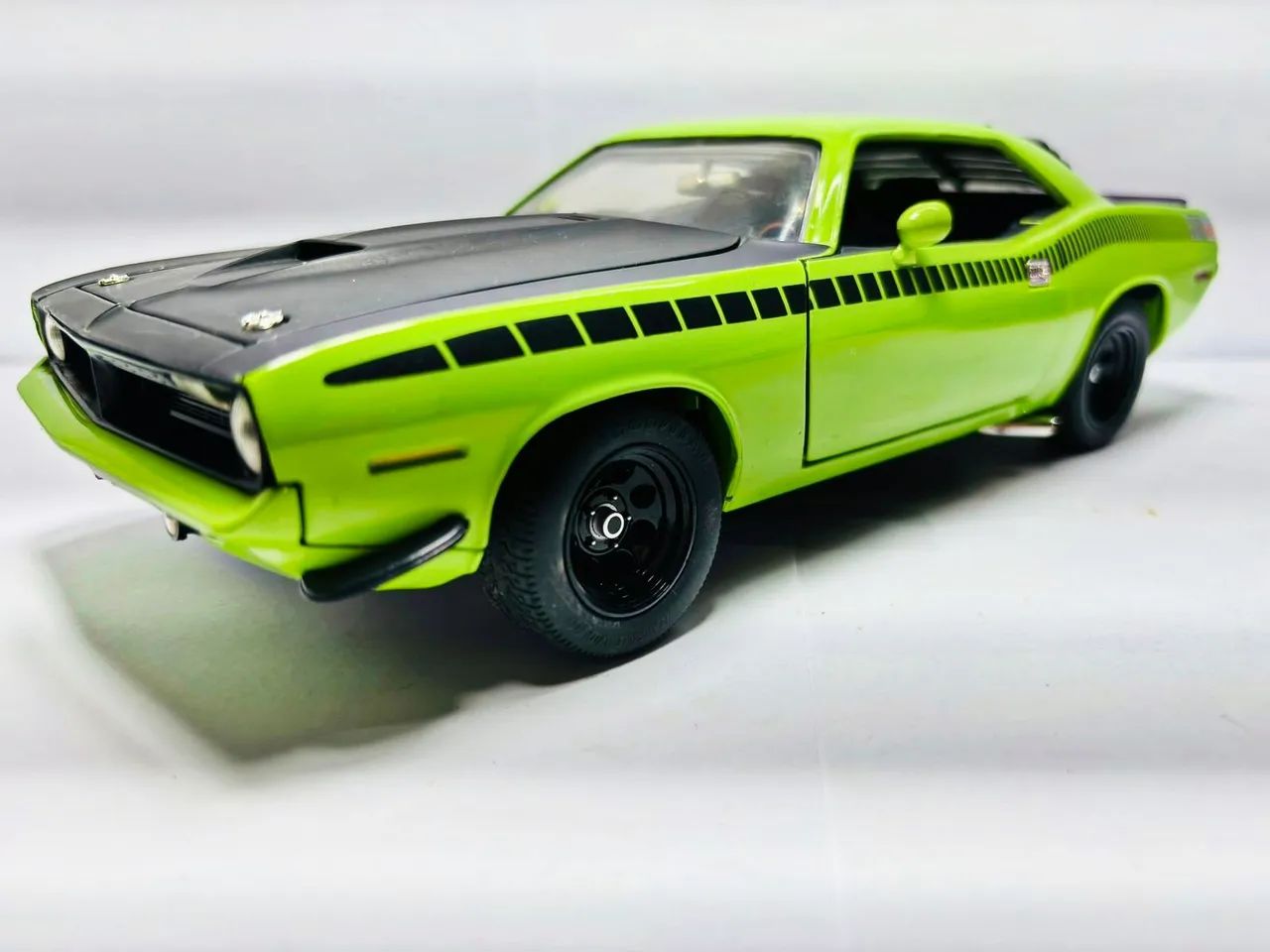 Miniatura Plymouth Barracuda (Cuda) 1970 1/18