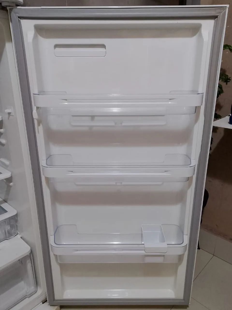 Vende-se está geladeira Electrolux Frost Free  - Foto 4