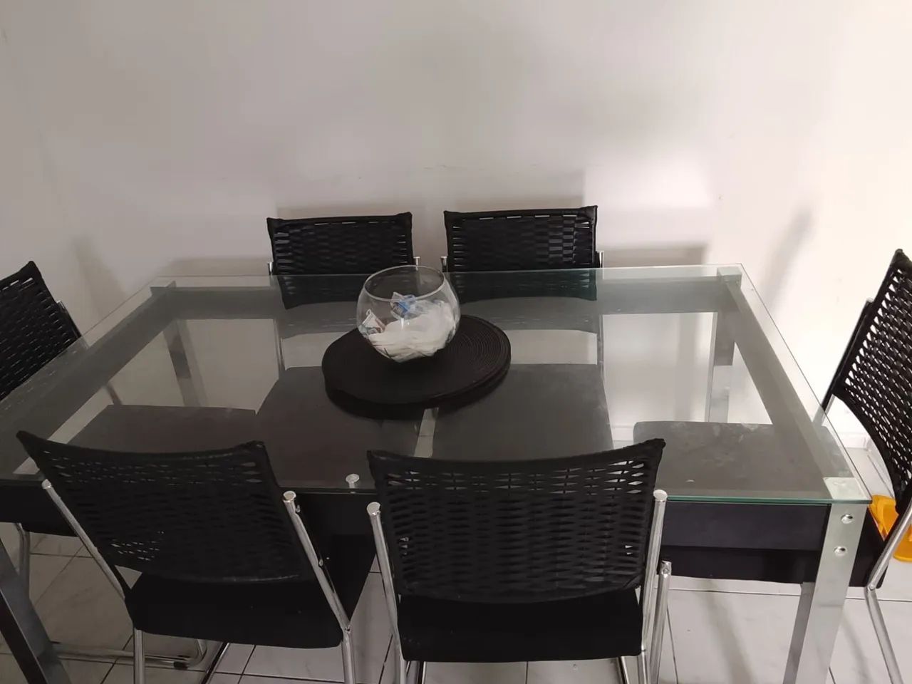 Mesa de jantar com 6 cadeiras. - Foto 2