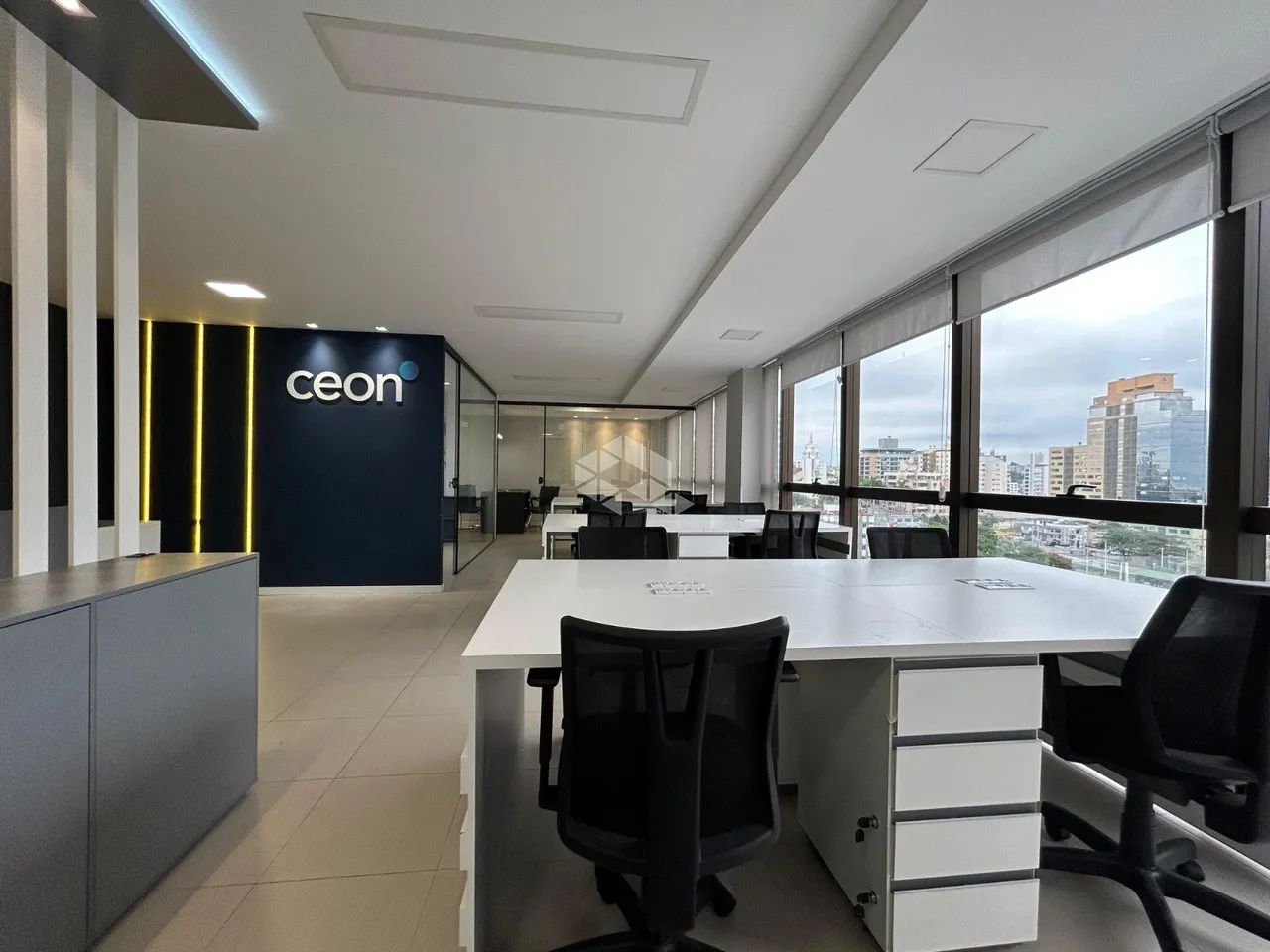SALA COMERCIAL COM 82,66 M² E VAGA DE GARAGEM À VENDA NO ESTREITO - Foto 2