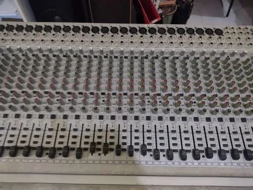 Mesa Behringer 24 canais 