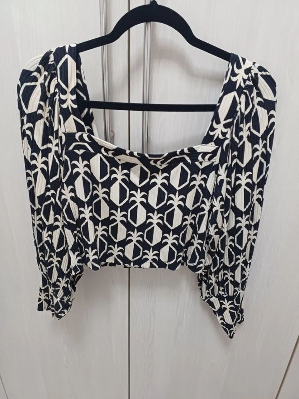 Blusa cropped abacaxi FARM