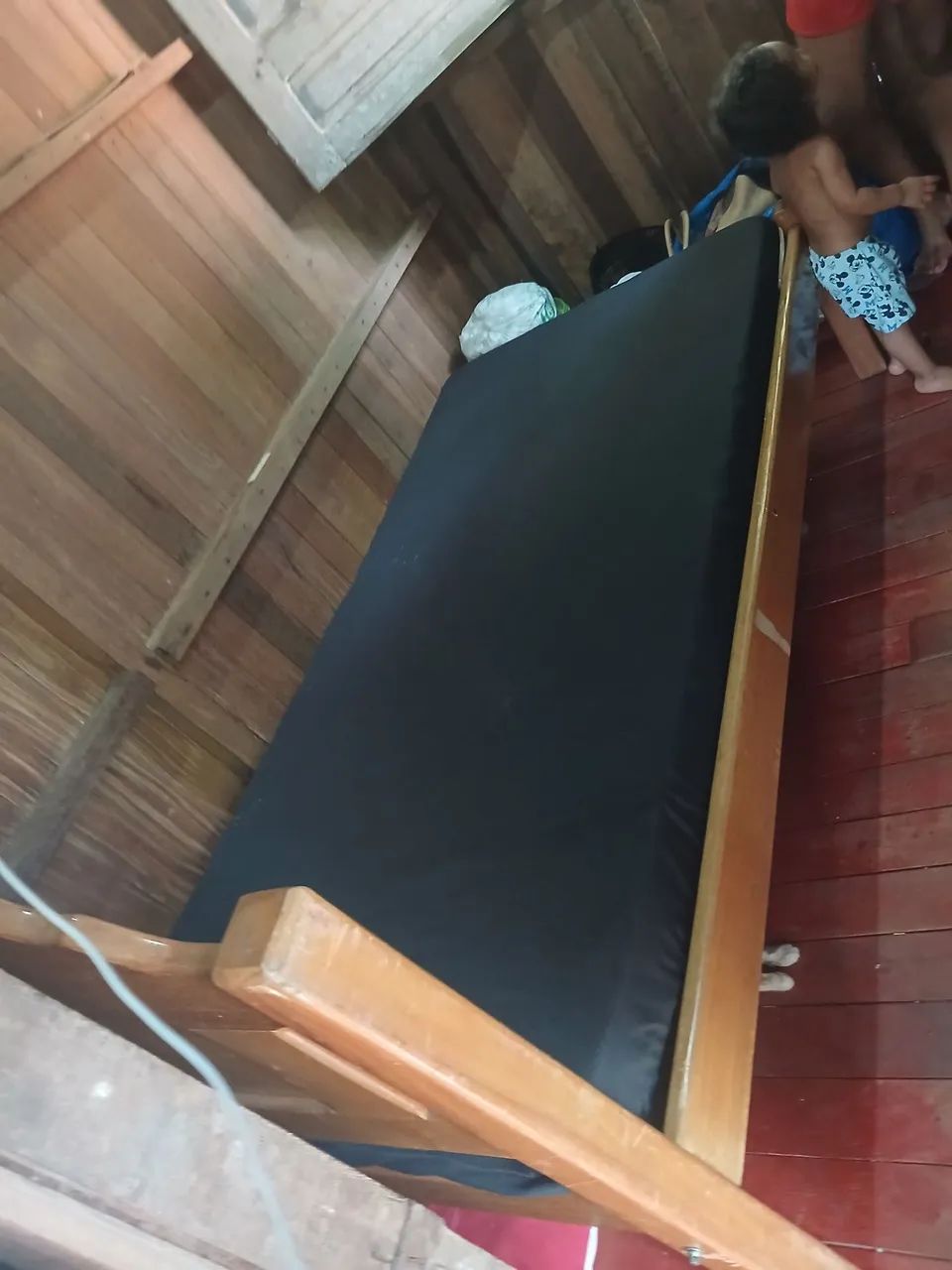 Vende se cama de solteiro