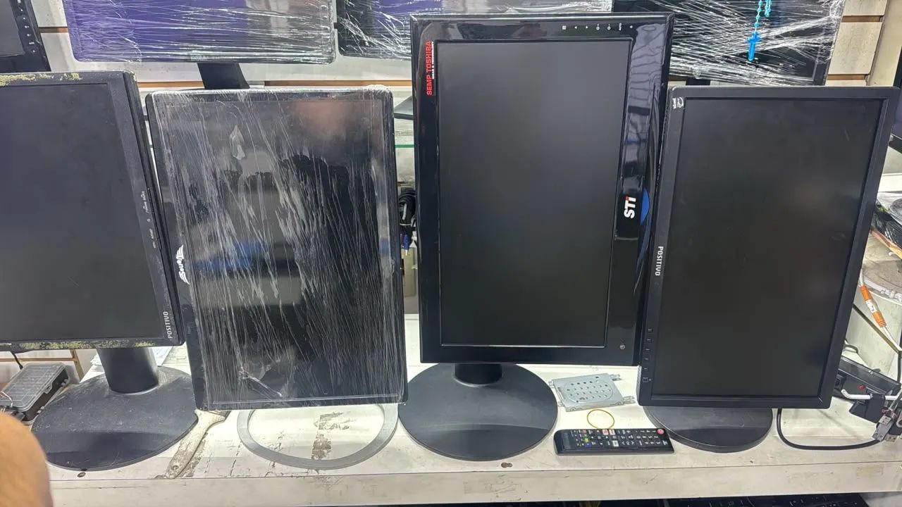 Monitores de 15 sem o pé  - Foto 3