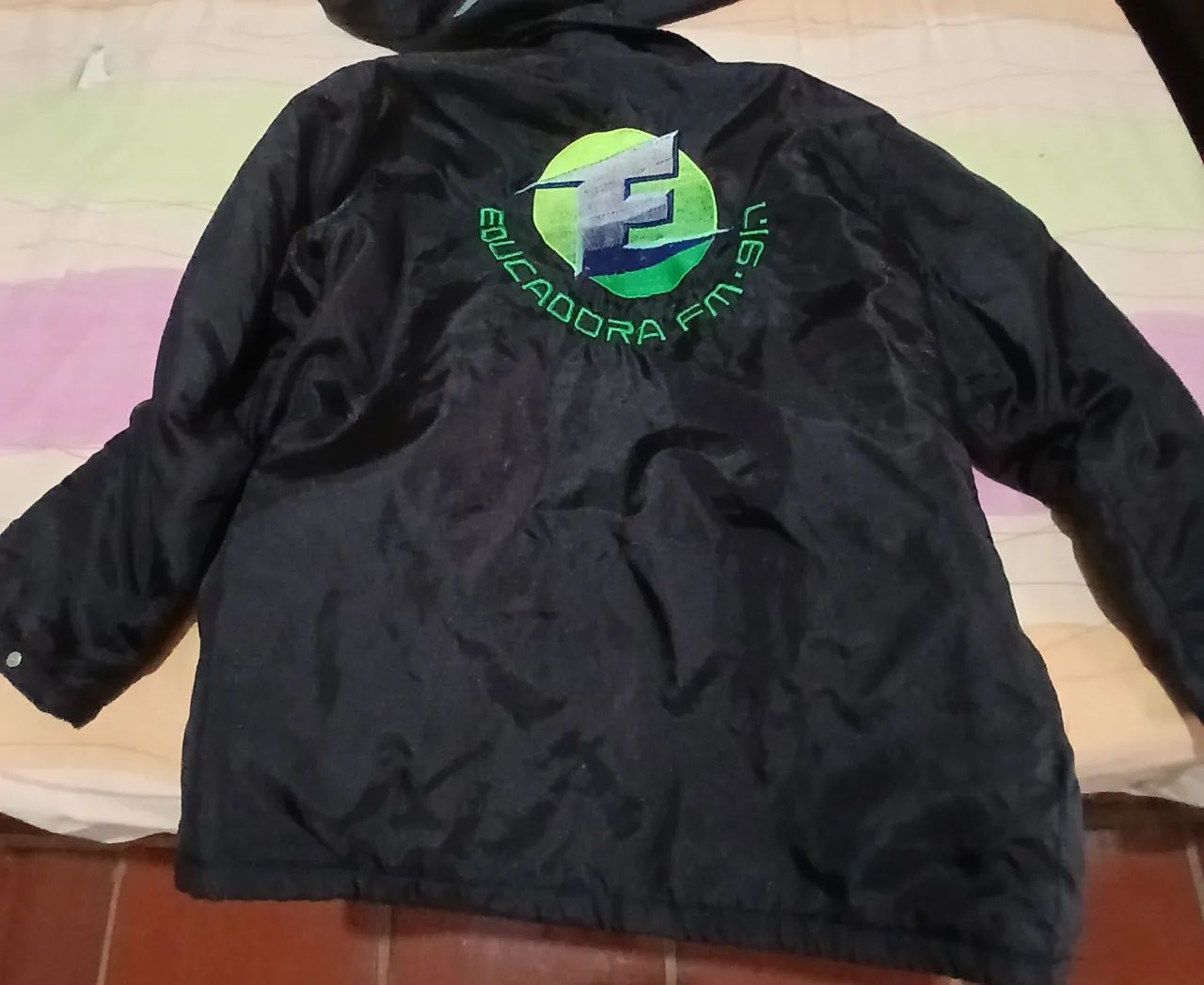 Jaqueta da radio Educadora - Foto 4