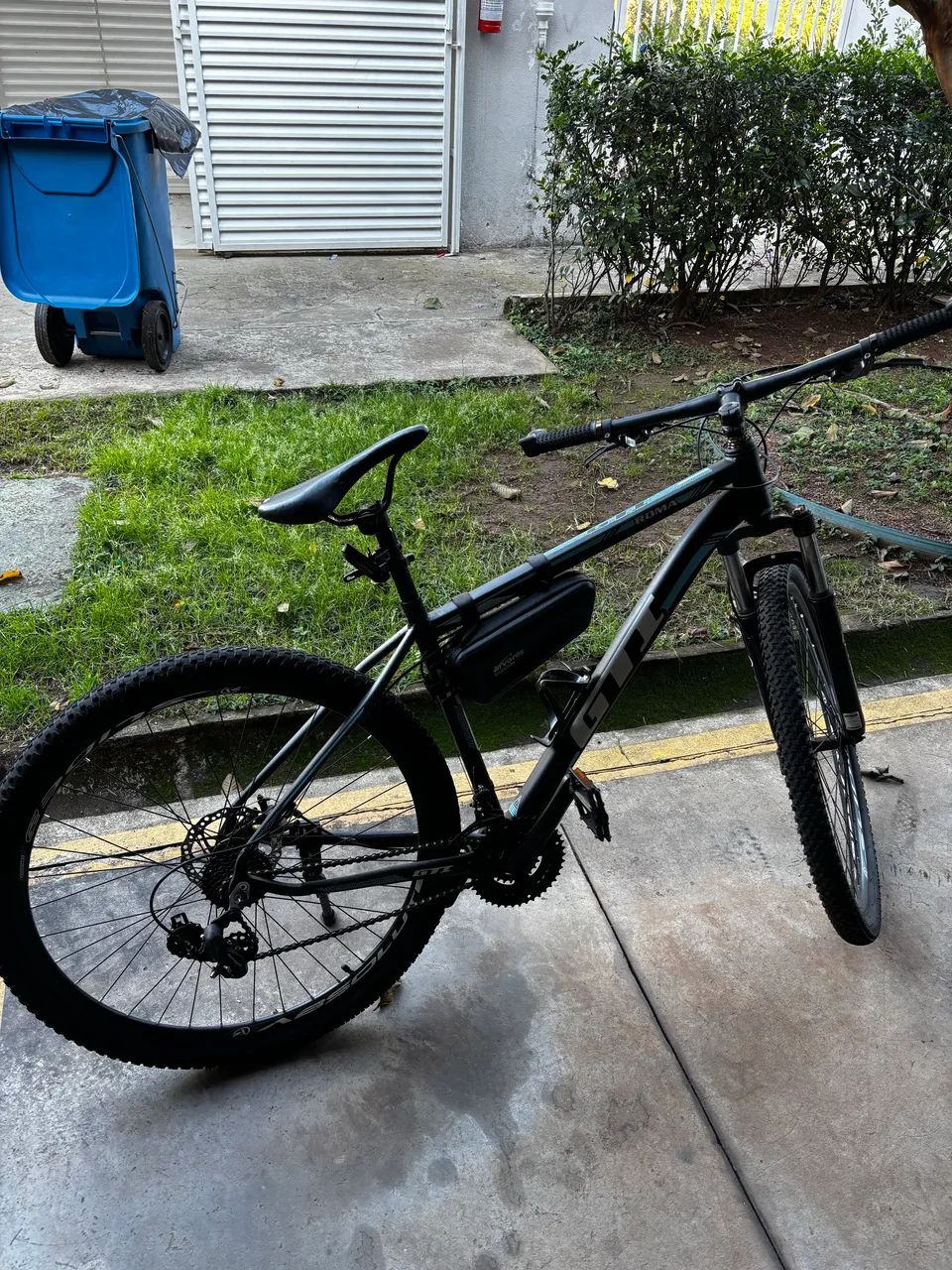 Bicicleta aro 29 com suporte para carro